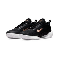 Nike Court Zoom NXT Scarpa Per Terra Rossa Donna - Nero, Oro -Tennis Attrezzature Negozio 16598000 000